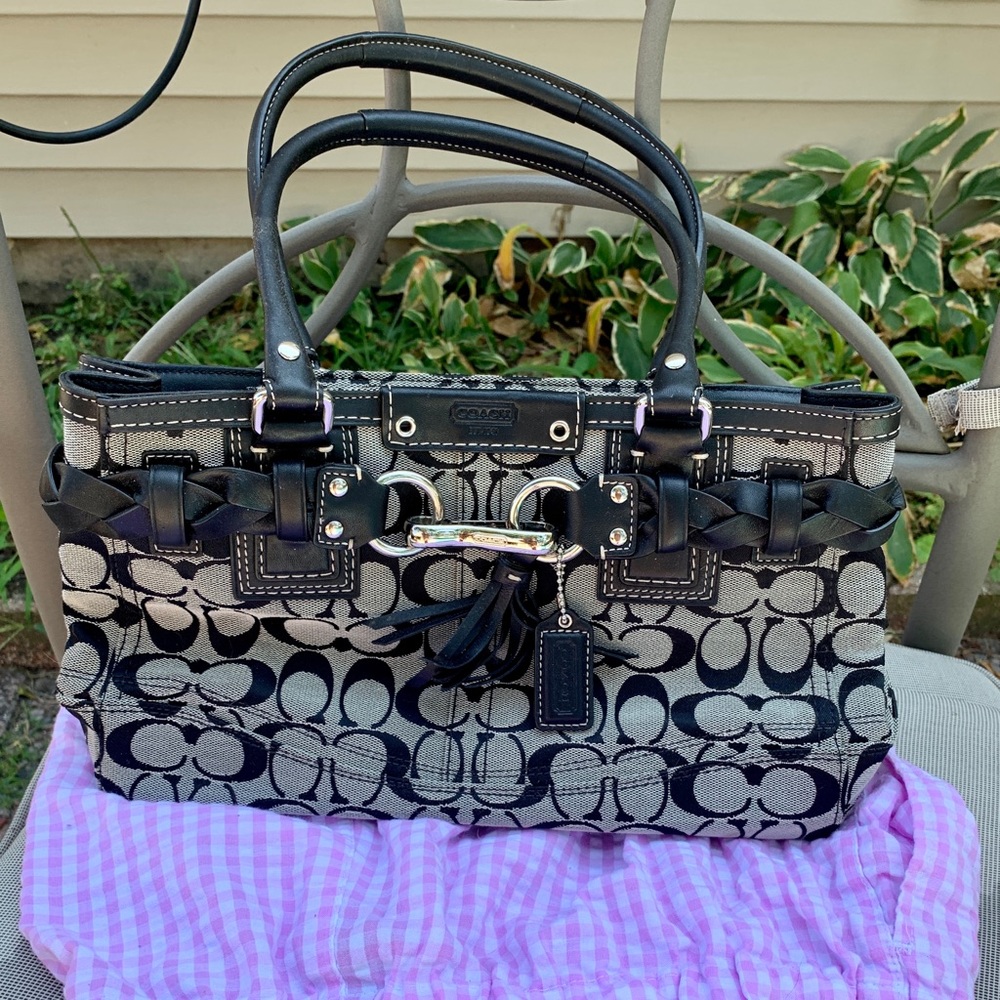 New without tags , perfect condition coach purse